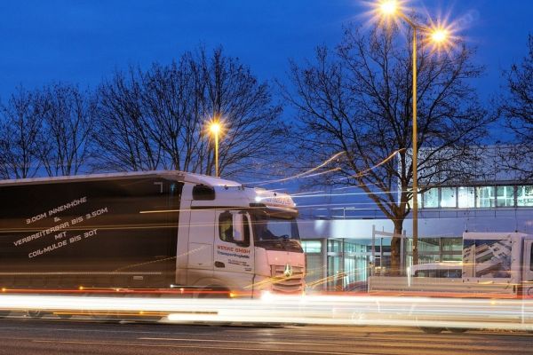LSVA: In 20 Jahren 25 Milliarden berappt - Nutzfahrzeugverband ASTAG fordert jetzt Planungs- und Investitionssicherheit für den Strassentransport