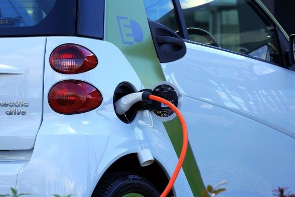 Fast jeder zehnte Neuwagen auf AutoScout24 voll elektrisch