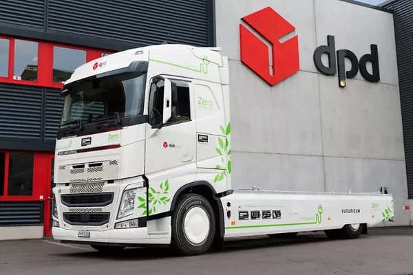 Continental équipe le premier camion électrique de DPD en Suisse